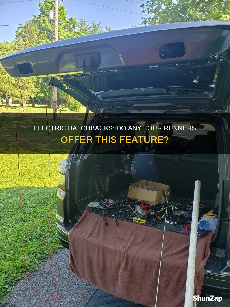 do any 4 runners have electric hatch