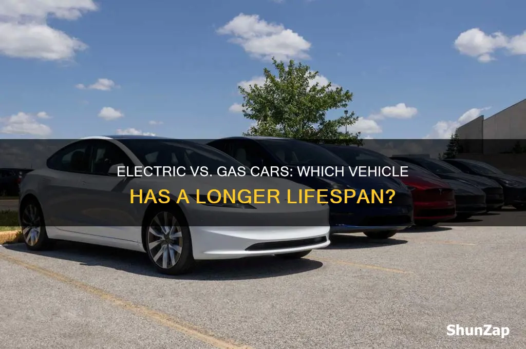 do electric cars or gas cars last longer