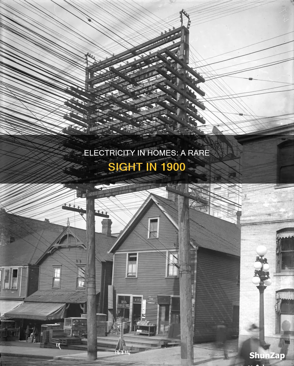 how many homes had electricity in 1900
