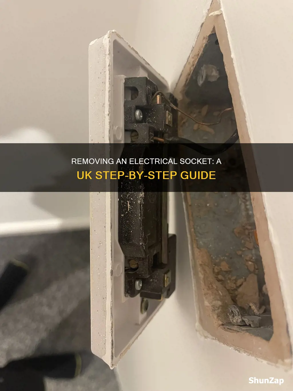 how to remove an electrical socket uk