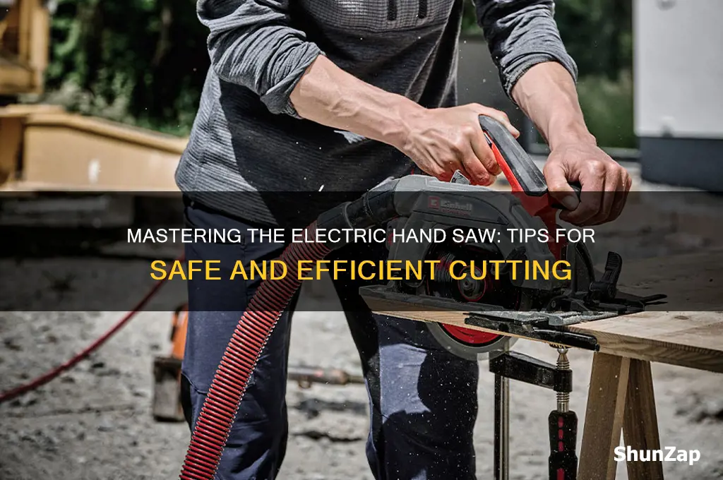 how to use a electric hand saw