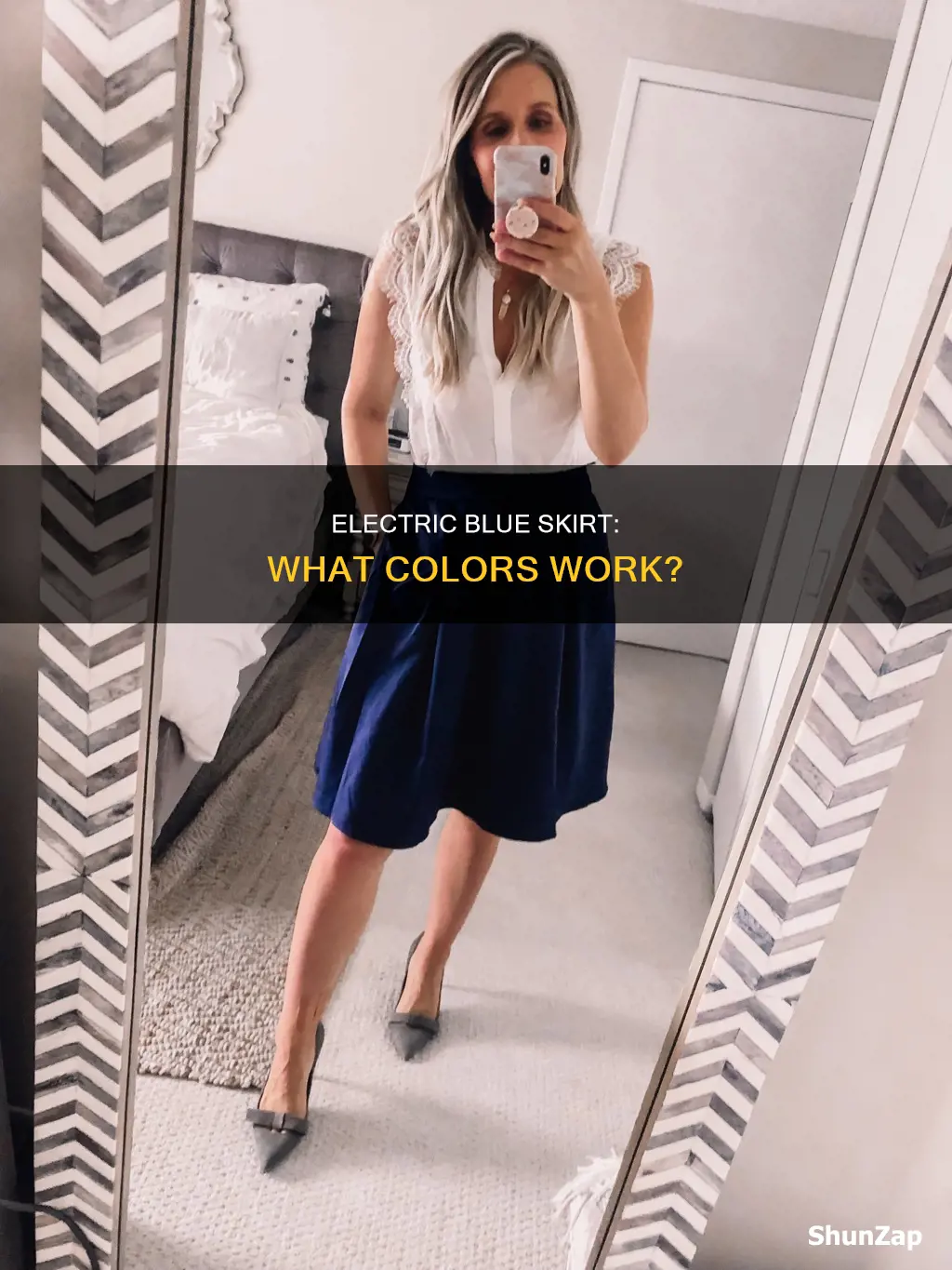 what colour goes with electric blue skirt