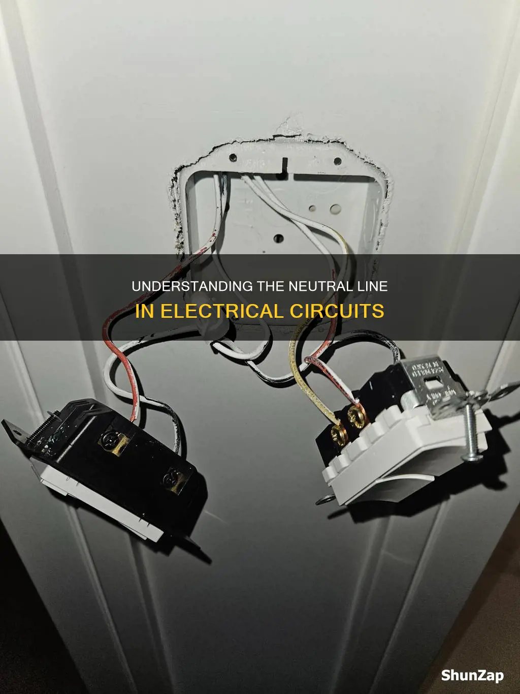 what is the neutral line in electricity
