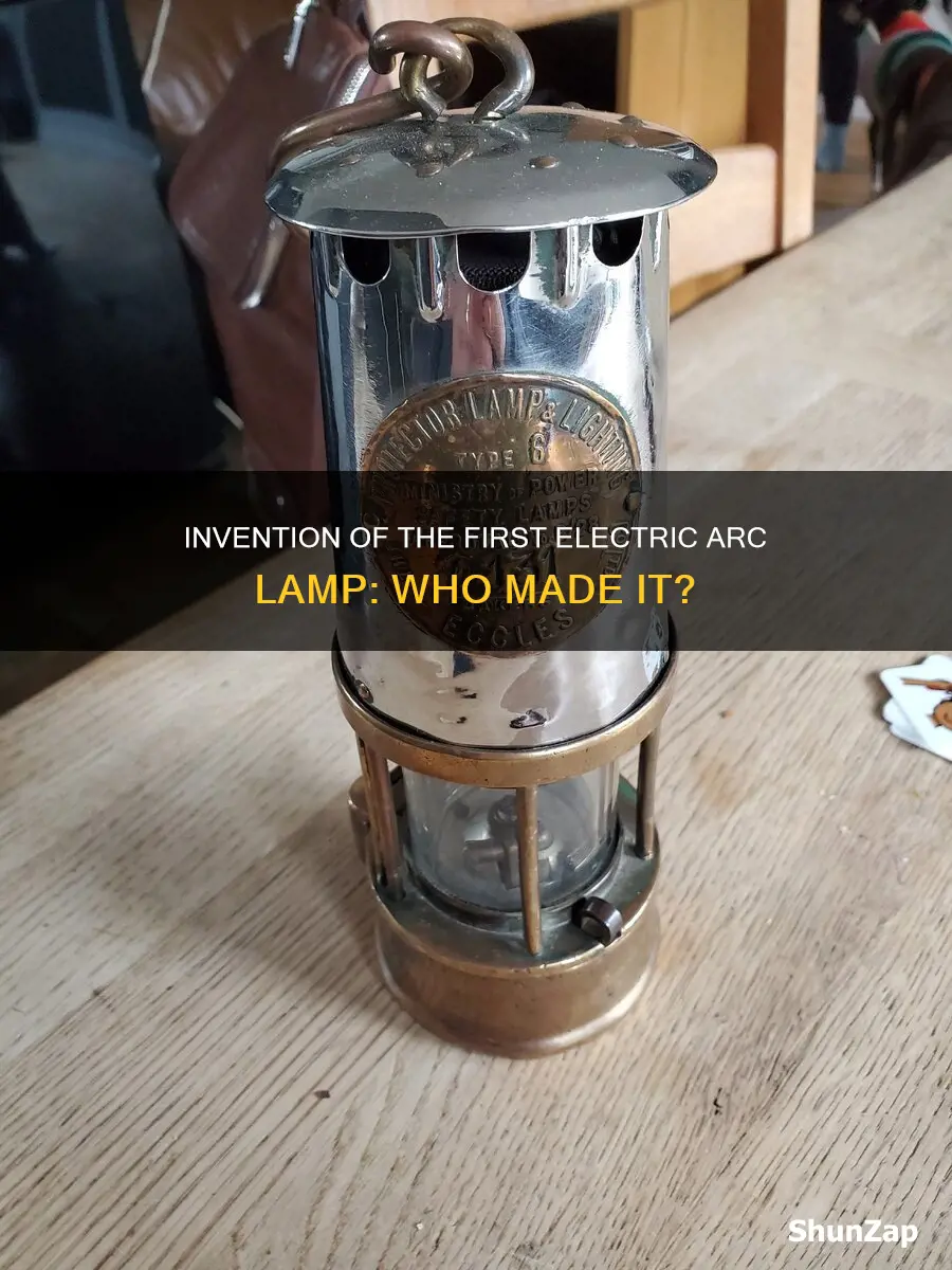 who made the first electric arc lamp